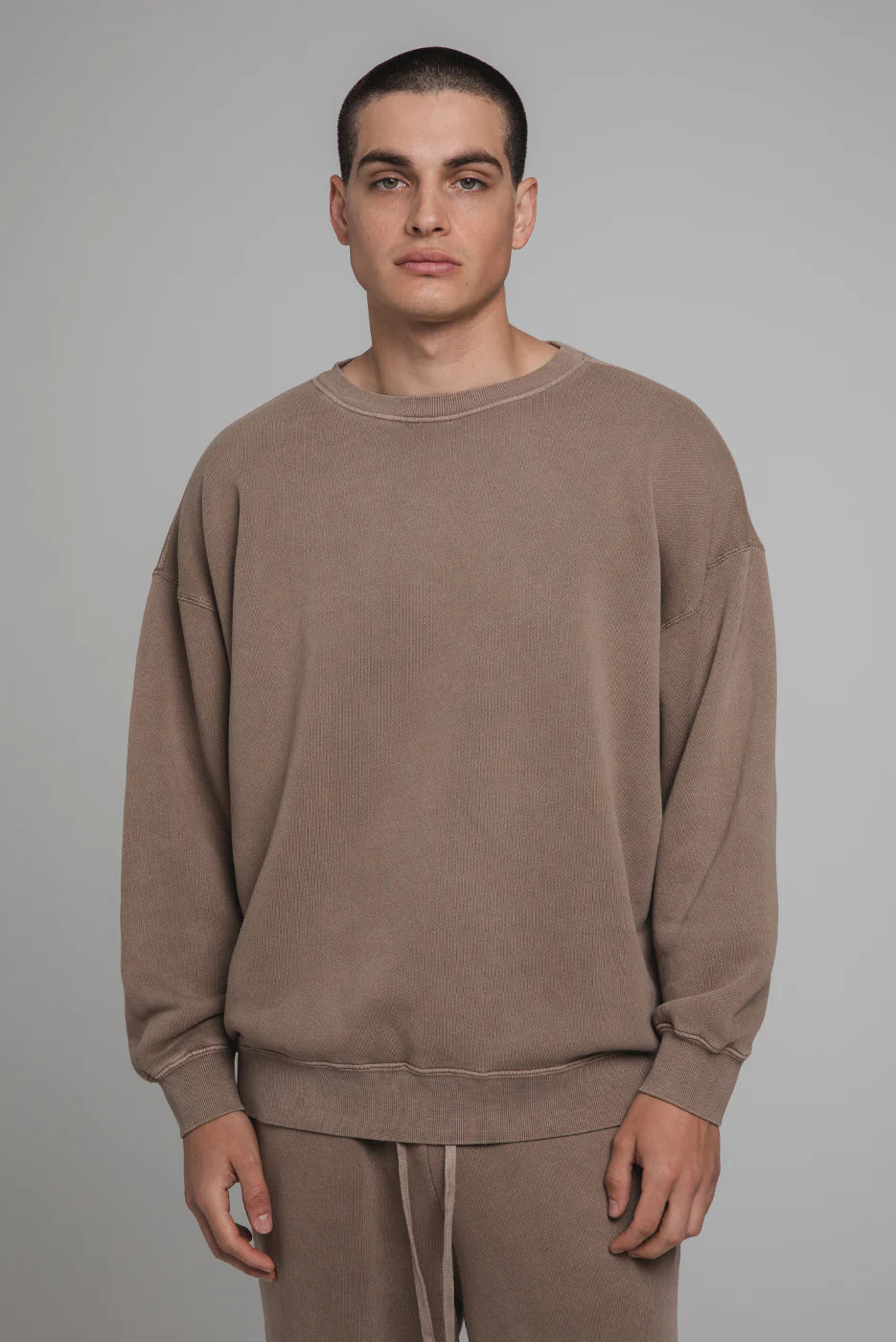 ELWOOD OVERSIZED CORE CREWNECK IN VINTAGE BROWN