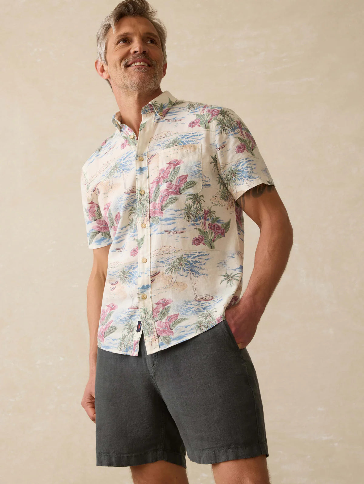 FAHERTY BREEZE SS SHIRT IN MOLOKAI SCENIC TROPICAL
