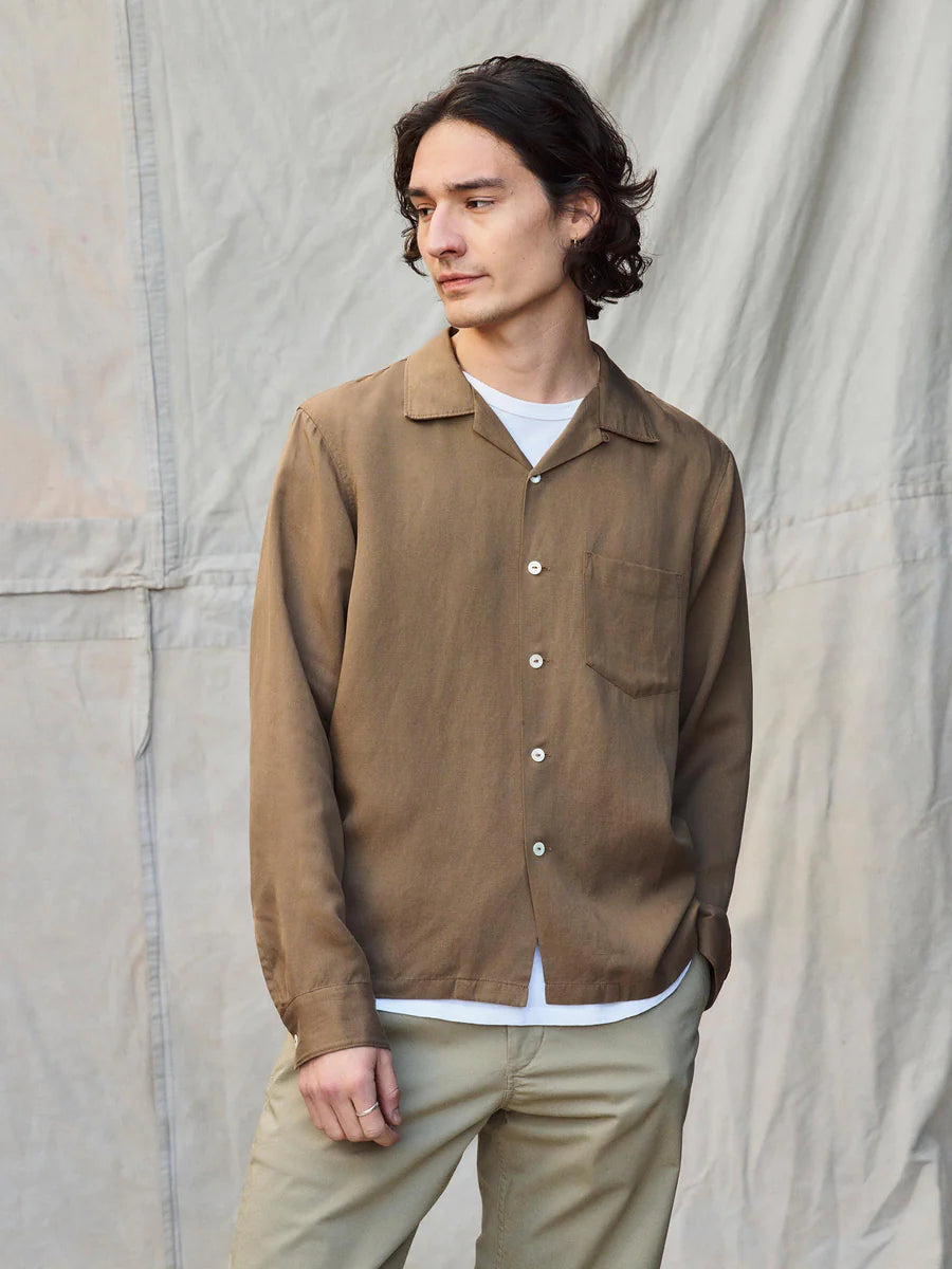 BUCK MASON DRAPED LINEN CAMP SHIRT IN TEAK