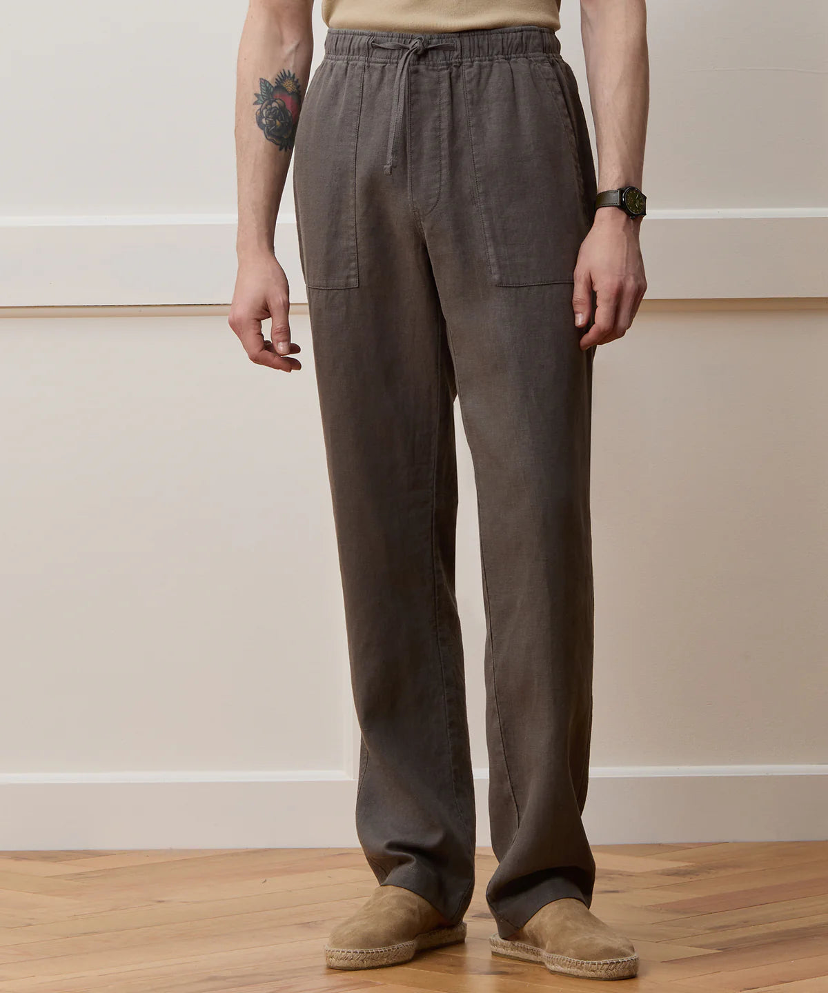 TODD SNYDER STRAIGHT FIT LINEN BEACH PANT IN WROUGHT IRON in WROUGHT IRON — view 2