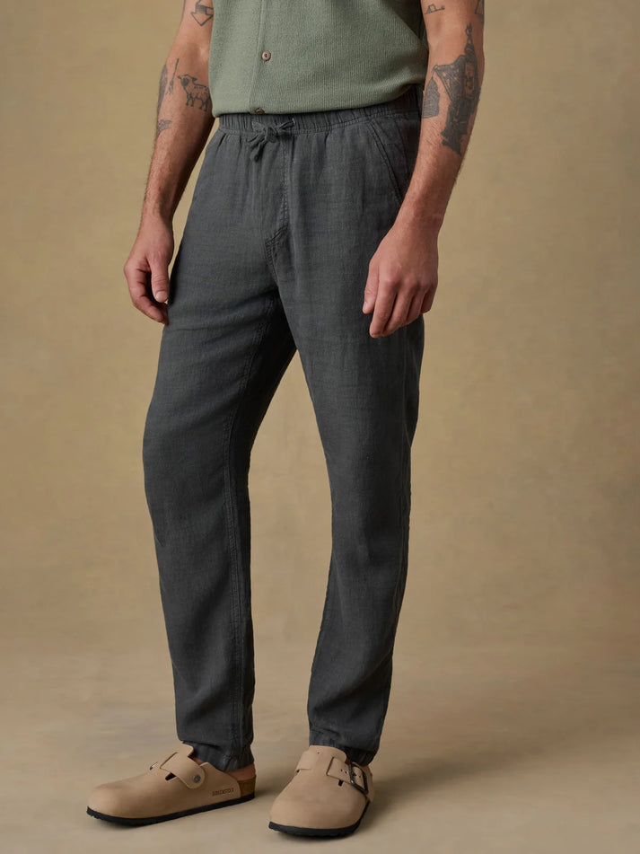 FAHERTY LINEN DRAWSTRING PANT IN WASHED BLACK