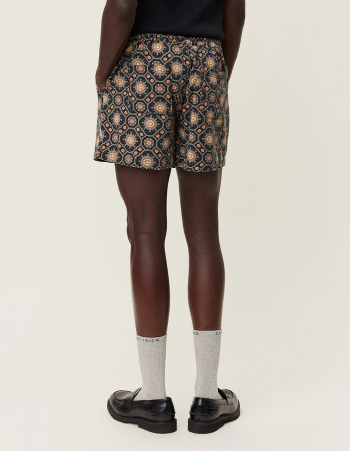 LES DEUX TAPESTRY SHORTS IN BLACK SURPLUS GREEN