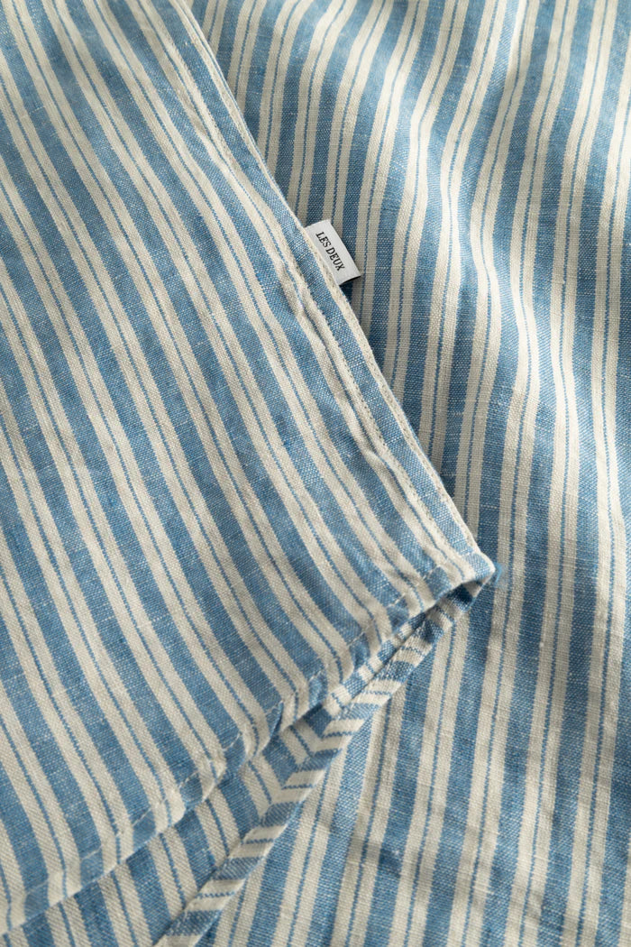 LES DEUX KRIS LINEN SS SHIRT IN WASHED DENIM BLUE AND IVORY in WASHED DENIM BLUE AND IVORY — view 3