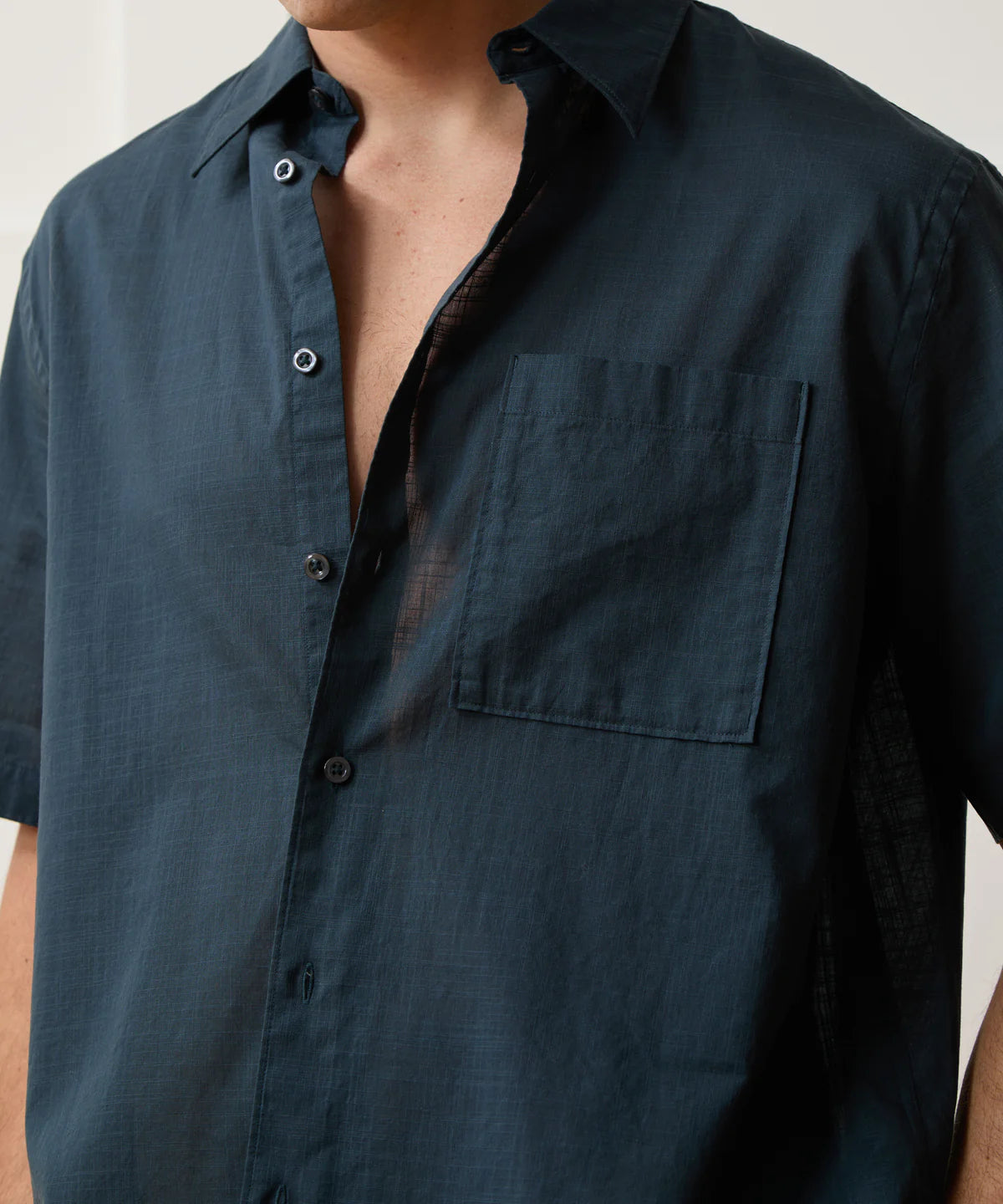 TODD SNYDER EASY CUT SUMMERWEIGHT SHIRT IN POSEIDON in POSEIDON — view 3