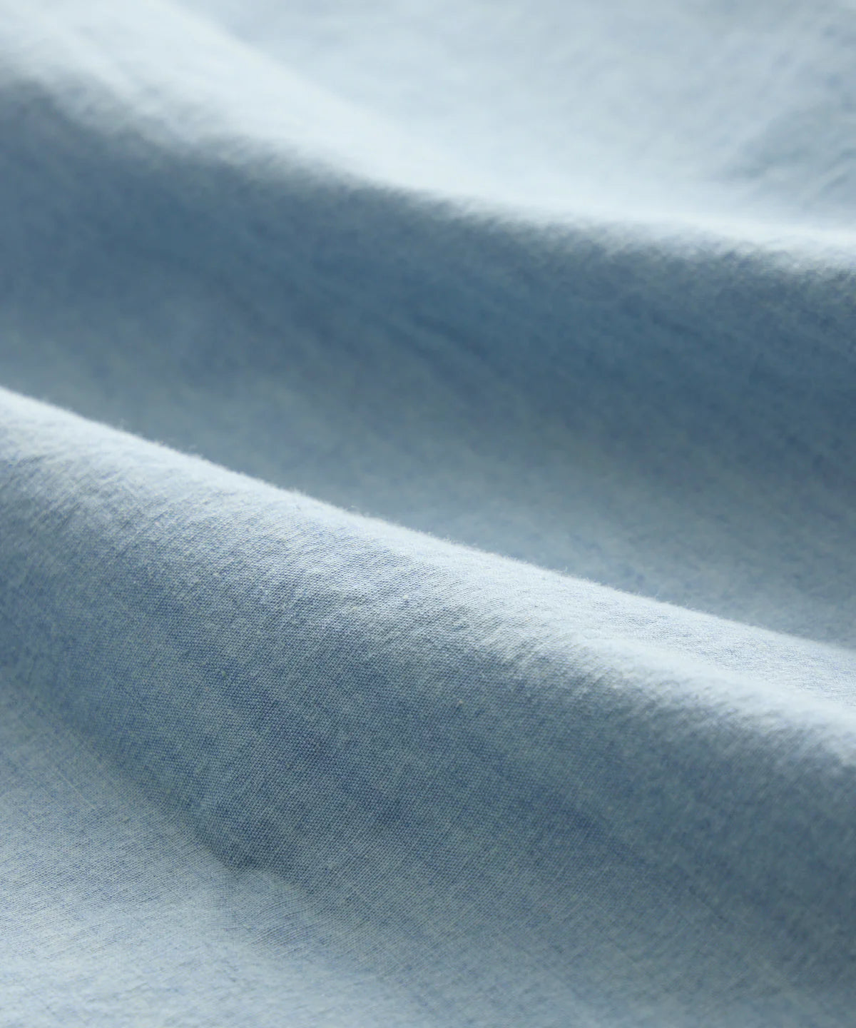 TODD SNYDER CHAMBRAY BIG SHIRT IN LIGHT INDIGO in LIGHT INDIGO — view 3