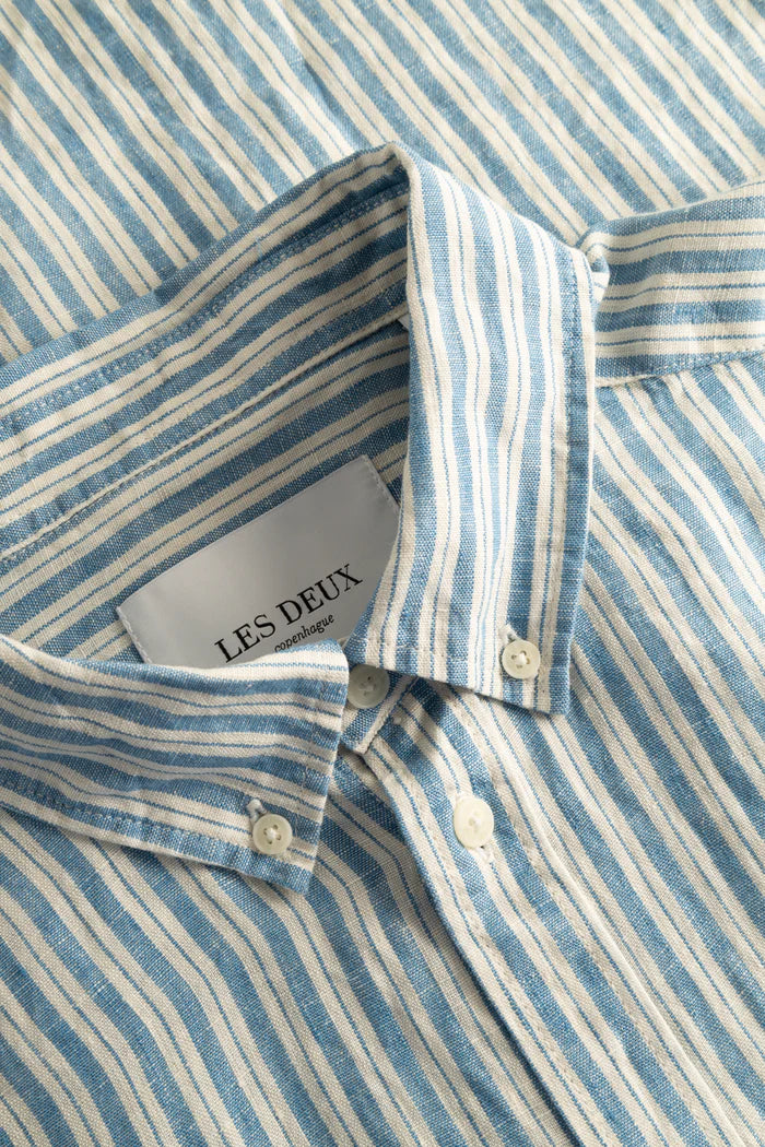 LES DEUX KRIS LINEN SS SHIRT IN WASHED DENIM BLUE AND IVORY in WASHED DENIM BLUE AND IVORY — view 2
