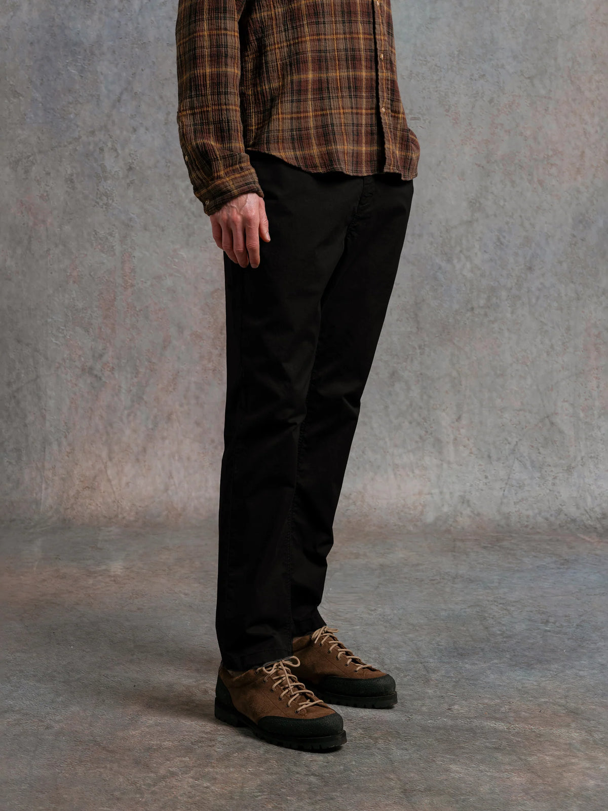KESTIN INVERNESS TROUSER IN BLACK COTTON TWILL
