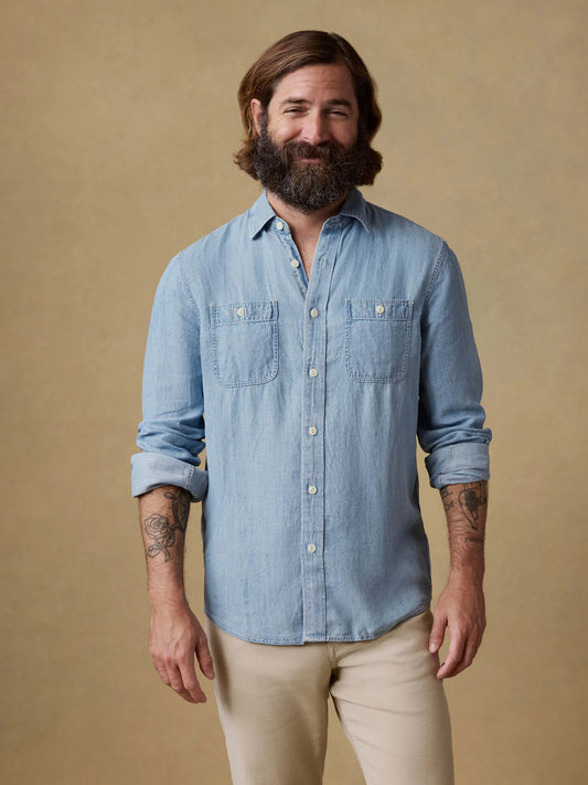 FAHERTY THE TRIED AND TRUE CHAMBRAY SHIRT IN VINTAGE INDIGO