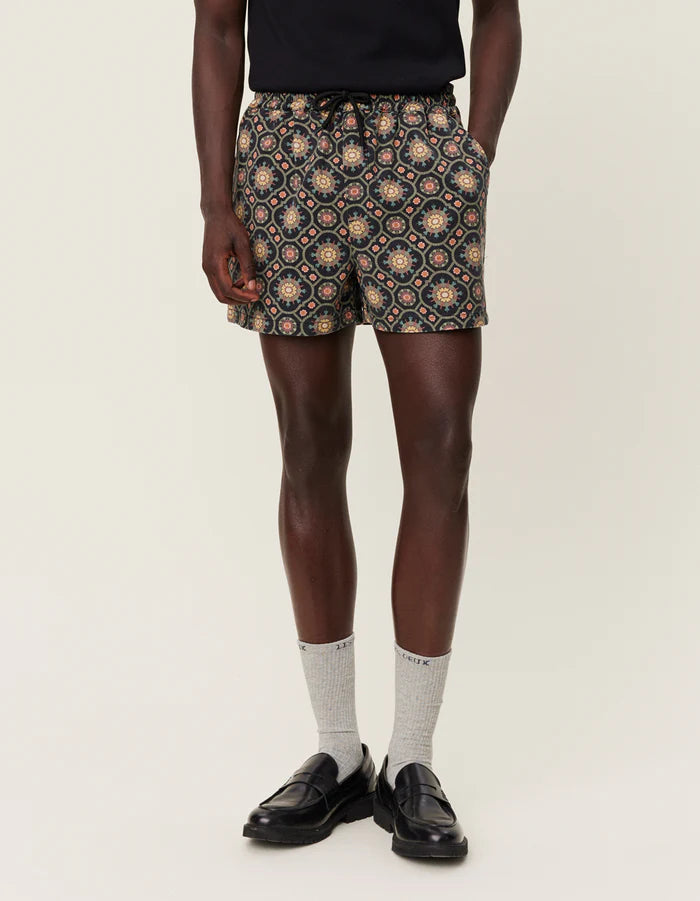 LES DEUX TAPESTRY SHORTS IN BLACK SURPLUS GREEN