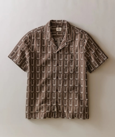 MARINE LAYER DOBBY RESORT SHIRT IN BROWN product view