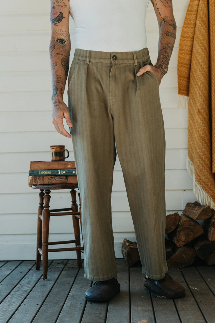 OTTWAY THE LABEL BEN ROY BAGGY PLEATED PANT IN WASHED GREEN