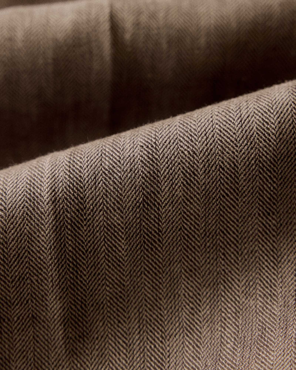 TAYLOR STITCH STEVENS TROUSER IN COFFEE LINEN HERRINGBONE in COFFEE LINEN HERRINGBONE — view 2