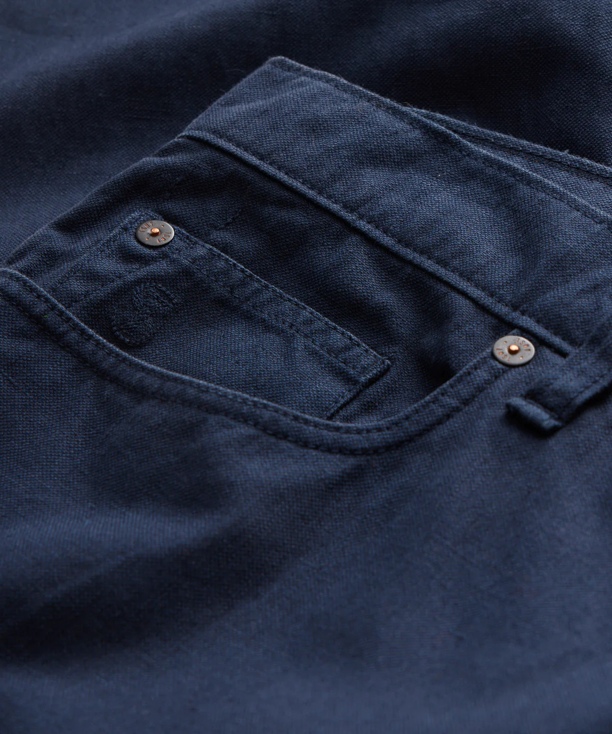 TODD SNYDER SLIM 5-POCKET COTTON LINEN PANT IN DARK INDIGO in DARK INDIGO — view 4