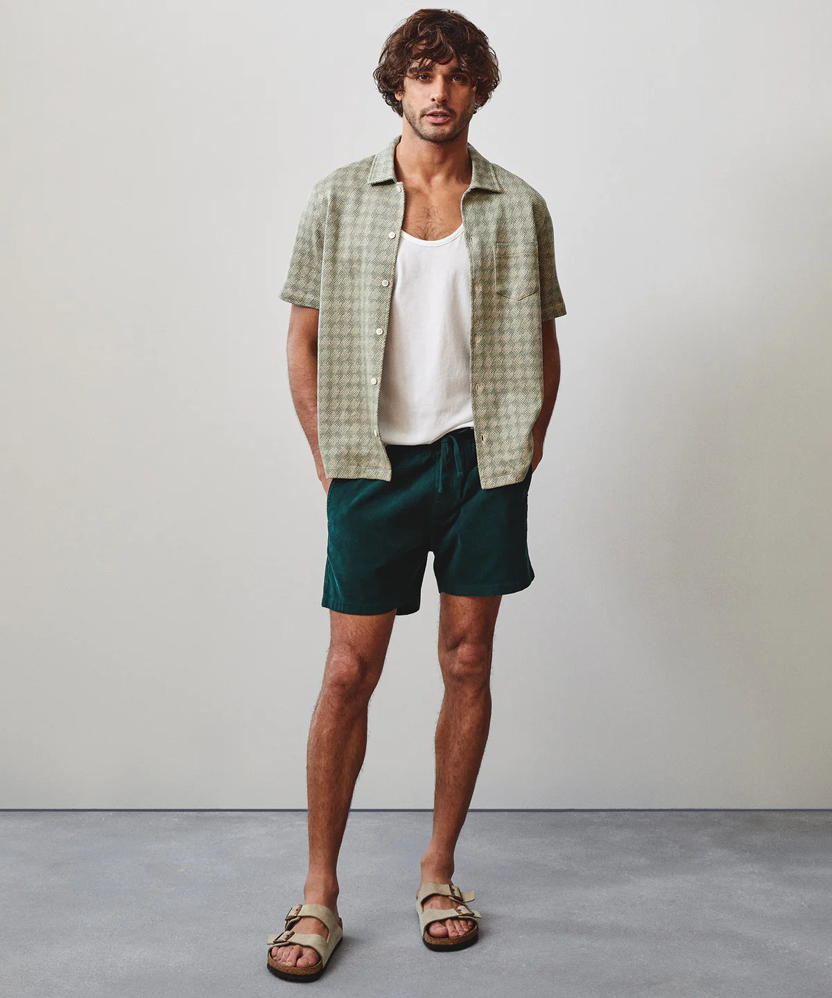 TODD SNYDER 5" CORDUROY WEEKEND SHORT IN BOTANICAL GREEN