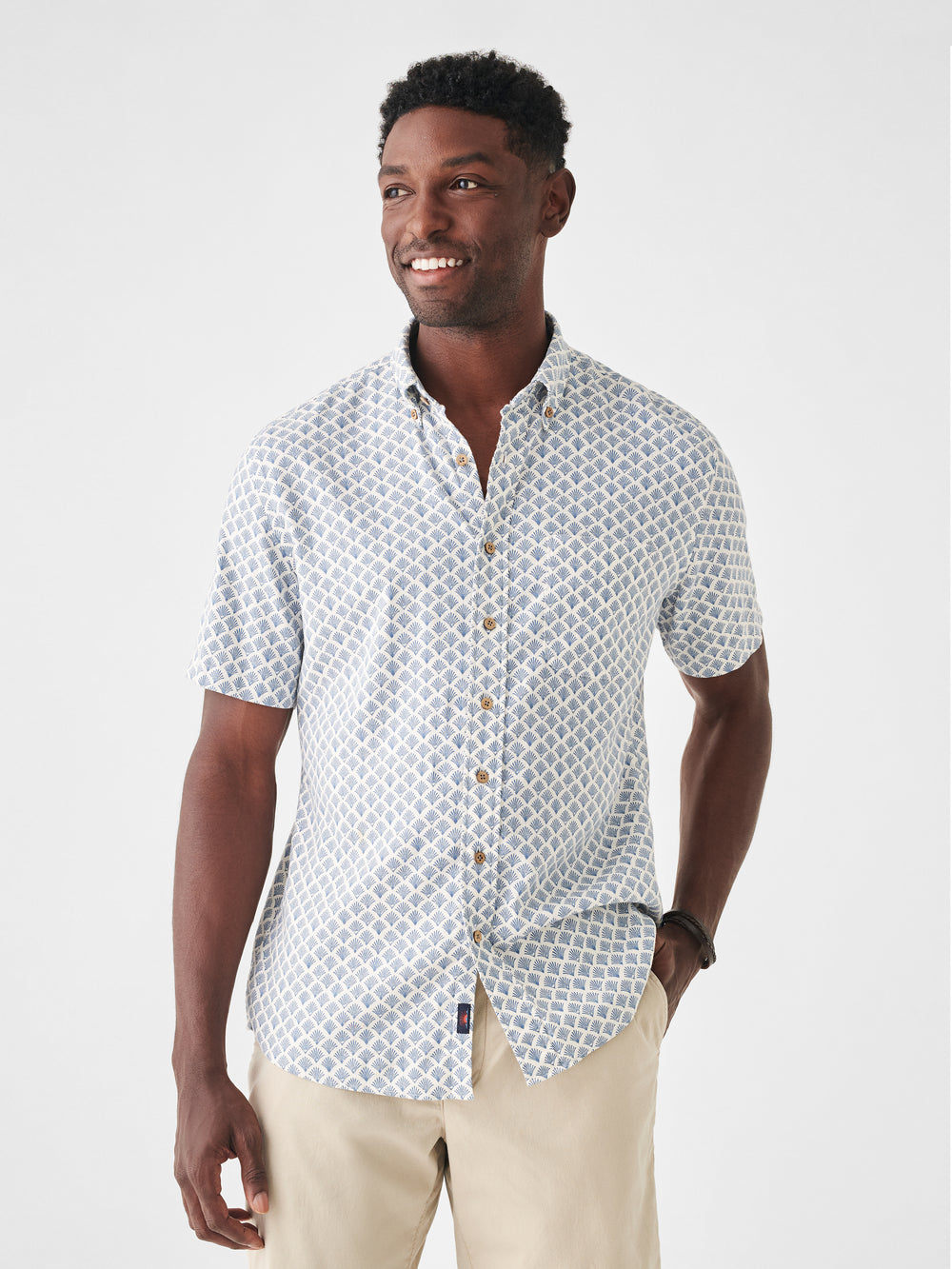 Faherty - FAHERTY SHORT-SLEEVE BREEZE SHIRT IN WHITE WALL SCALLOP PRINT - Rent With Thred